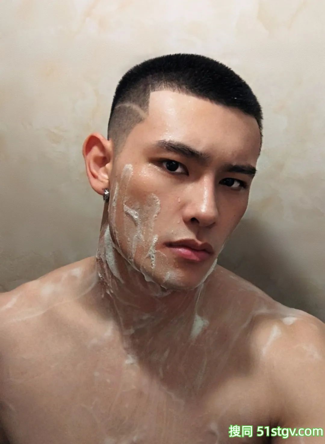 28岁湖南运动男模,这健壮肌肉线条和冷傲脸部棱角沉浸式还原东海龙王敖光 - 51虹马 28岁湖南运动男模,这健壮肌肉线条和冷傲脸部棱角沉浸式还原东海龙王敖光 - 51虹马