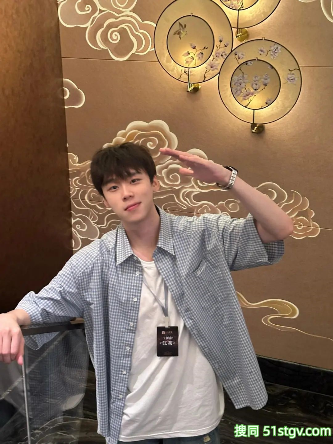 阳光帅气的男大学生 - 51虹马