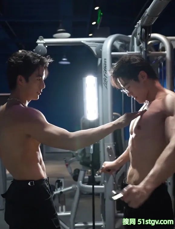 32岁山东鲜嫩帅哥，性感腹肌子弹肌，宽肩窄腰嘎嘎猛，又纯又欲惹人爱 - 51虹马