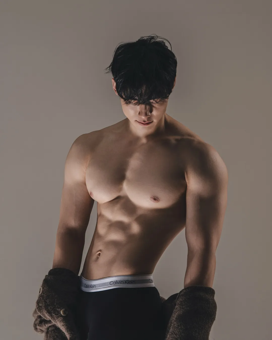 白嫩的肌肉男模，可狼可奶 - 51虹马