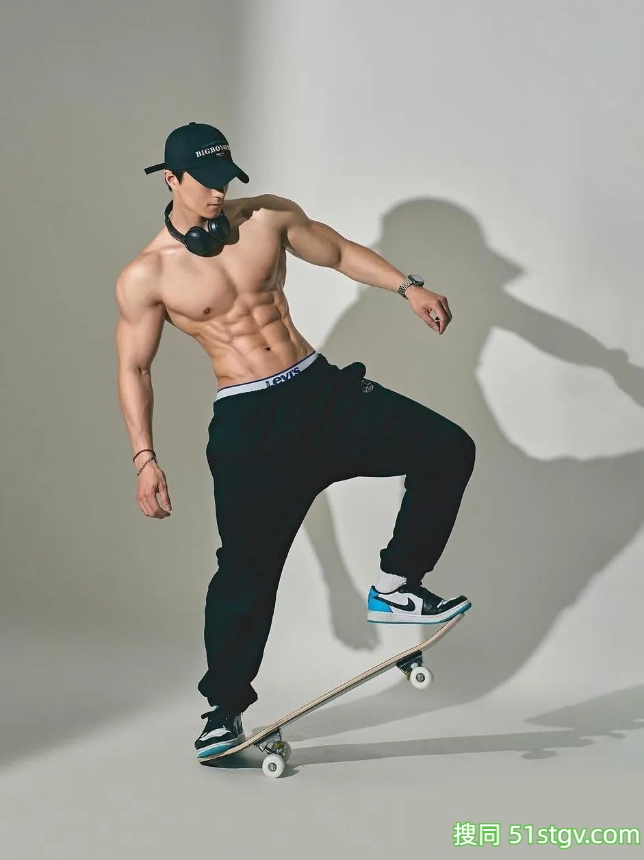 运动型男模，健壮结实 - 51虹马