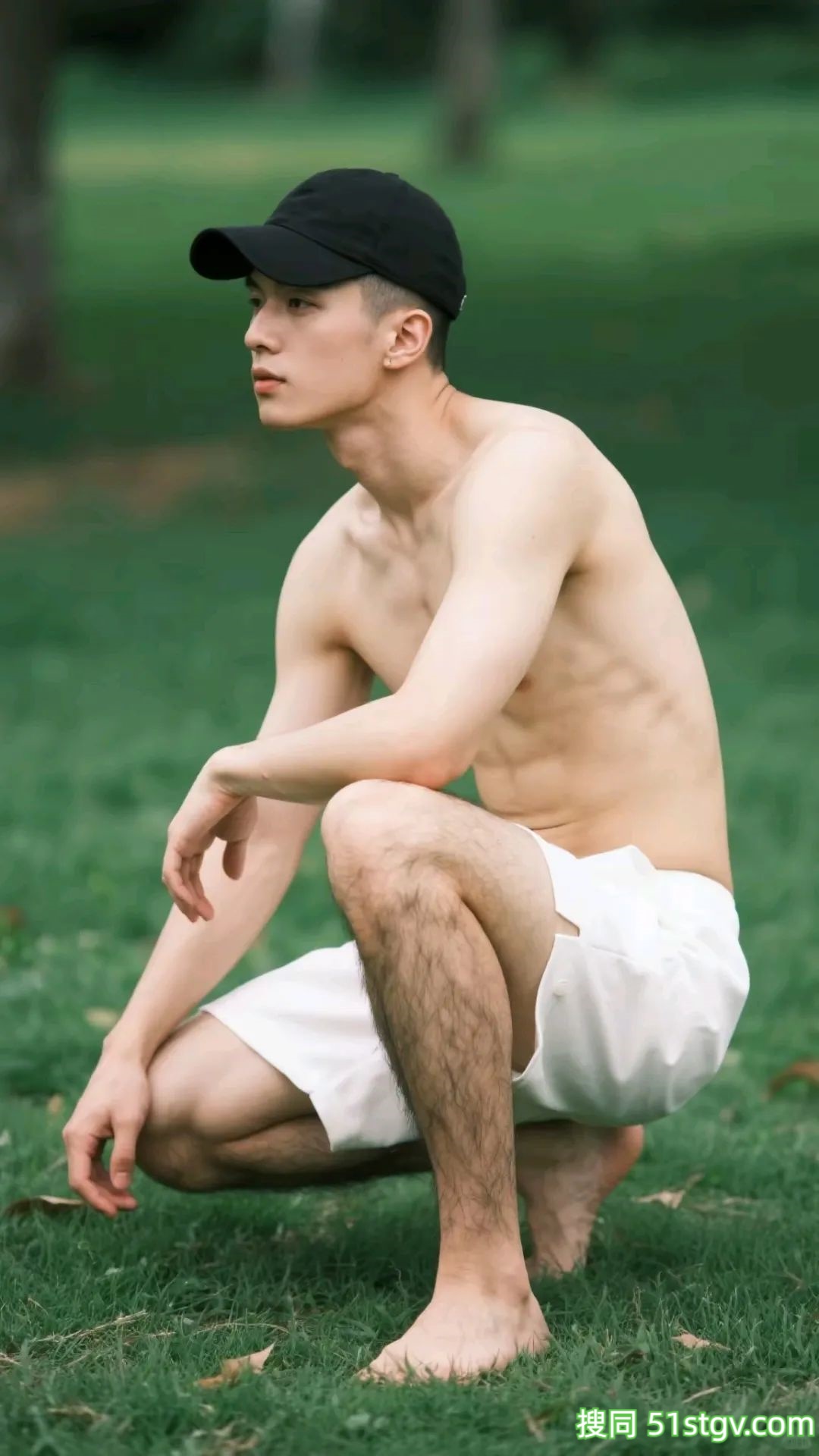 小哥哥到果园摘桃子 - 51虹马