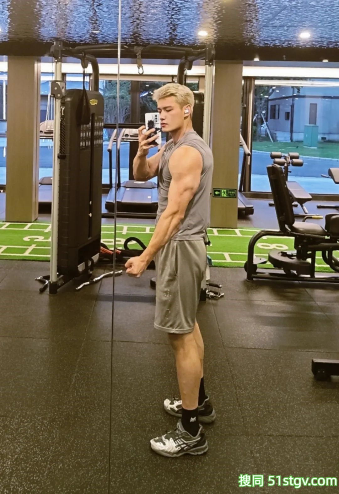 28岁湖南运动男模,这健壮肌肉线条和冷傲脸部棱角沉浸式还原东海龙王敖光 - 51虹马 28岁湖南运动男模,这健壮肌肉线条和冷傲脸部棱角沉浸式还原东海龙王敖光 - 51虹马