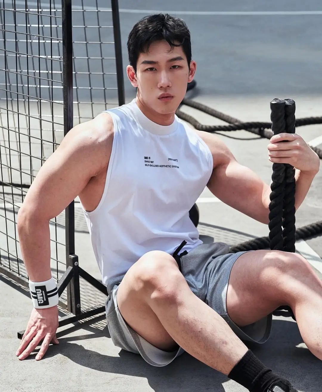 27岁巴黎海归男模,痞帅太平洋肩膀公狗腰,这大胸肌在温泉里泡着太撩人了 - 51虹马 27岁巴黎海归男模,痞帅太平洋肩膀公狗腰,这大胸肌在温泉里泡着太撩人了 - 51虹马