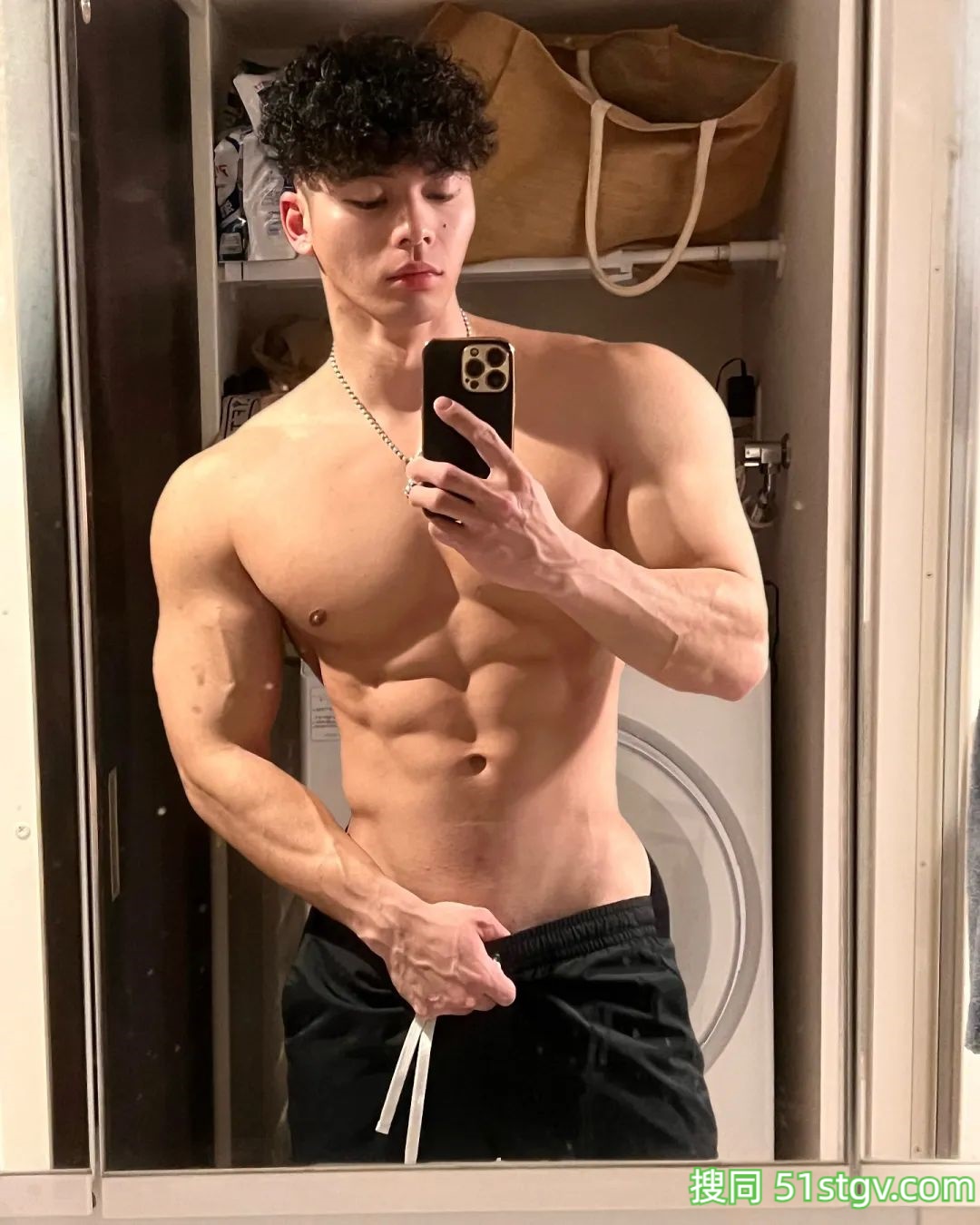 23岁日本健身网红,黝黑肩膀胸肌,这大胸肌泡水时能撩到人心里 - 51虹马 23岁日本健身网红,黝黑肩膀胸肌,这大胸肌泡水时能撩到人心里 - 51虹马