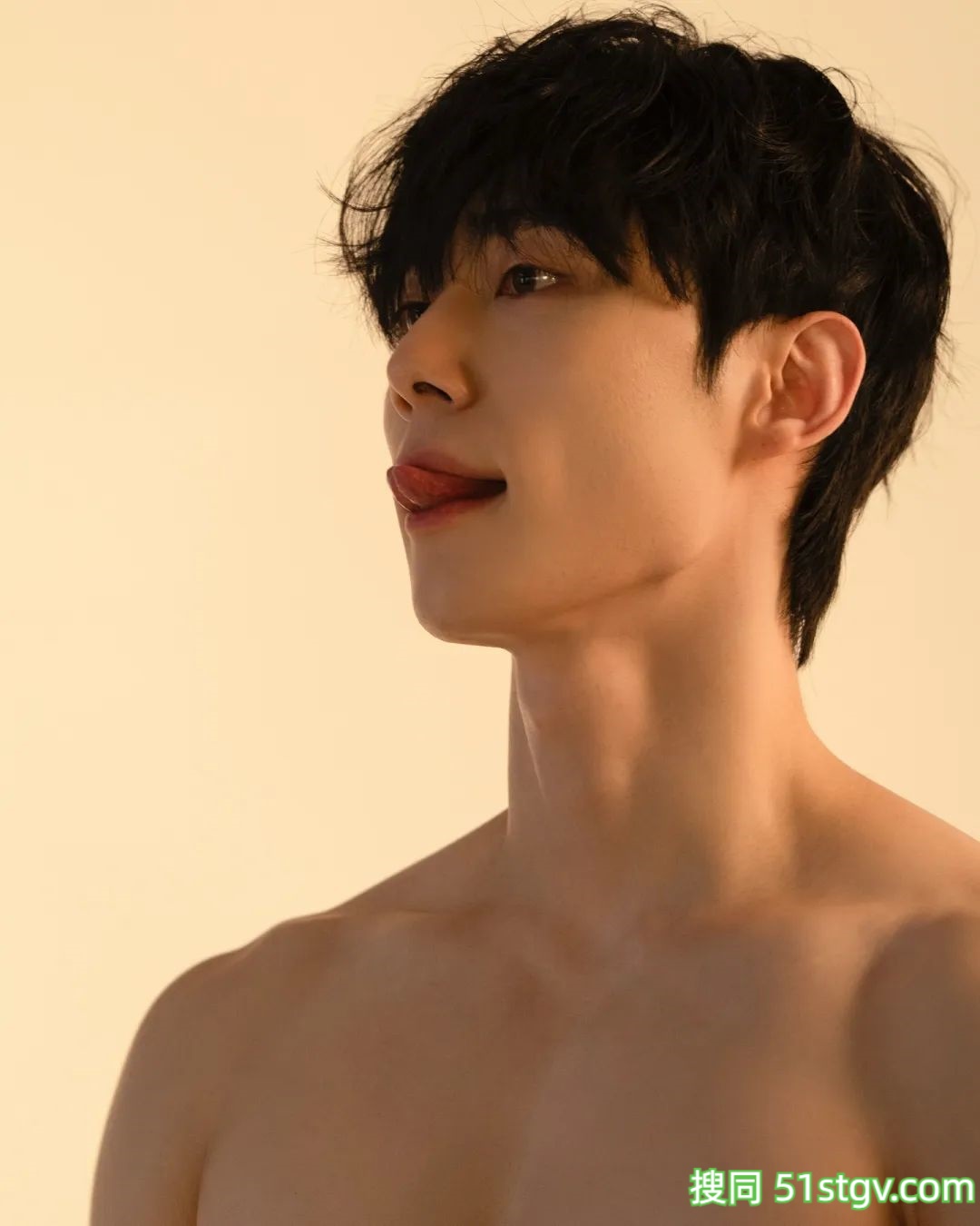 白嫩的肌肉男模，可狼可奶 - 51虹马