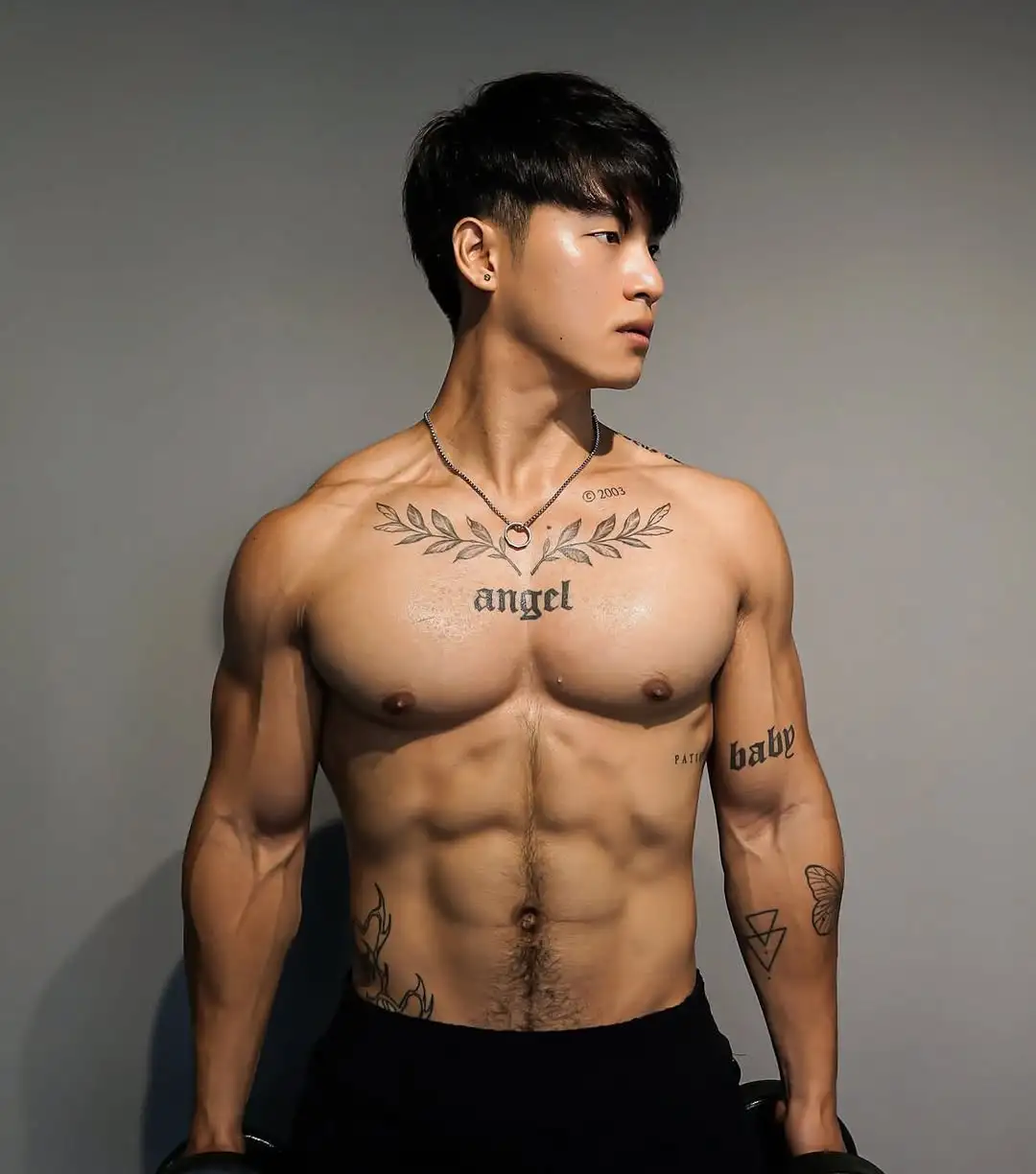 黑皮肌肉，健身教练 - 51虹马