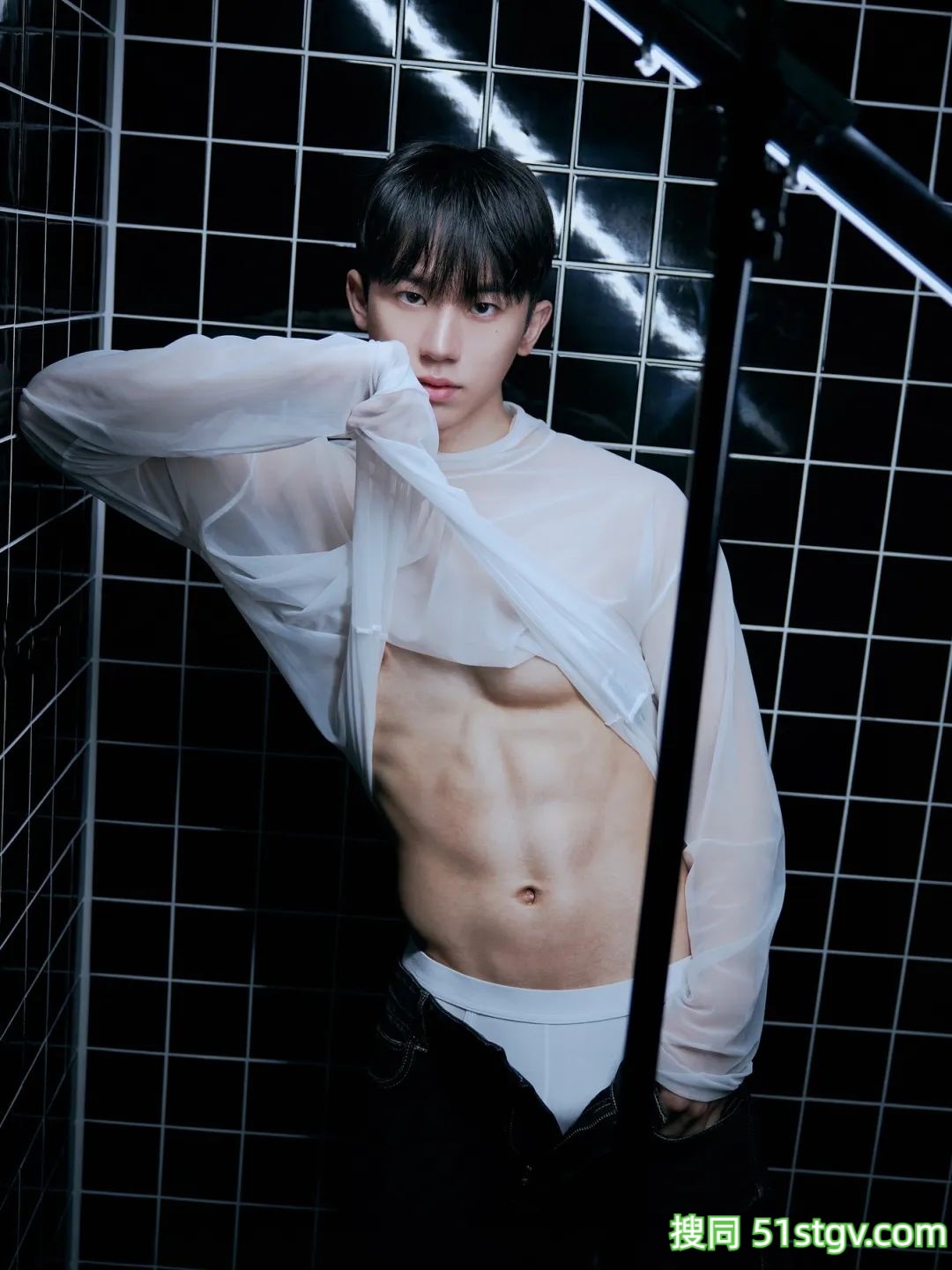 奶香奶香的男模，腹肌身材超好看 - 51虹马