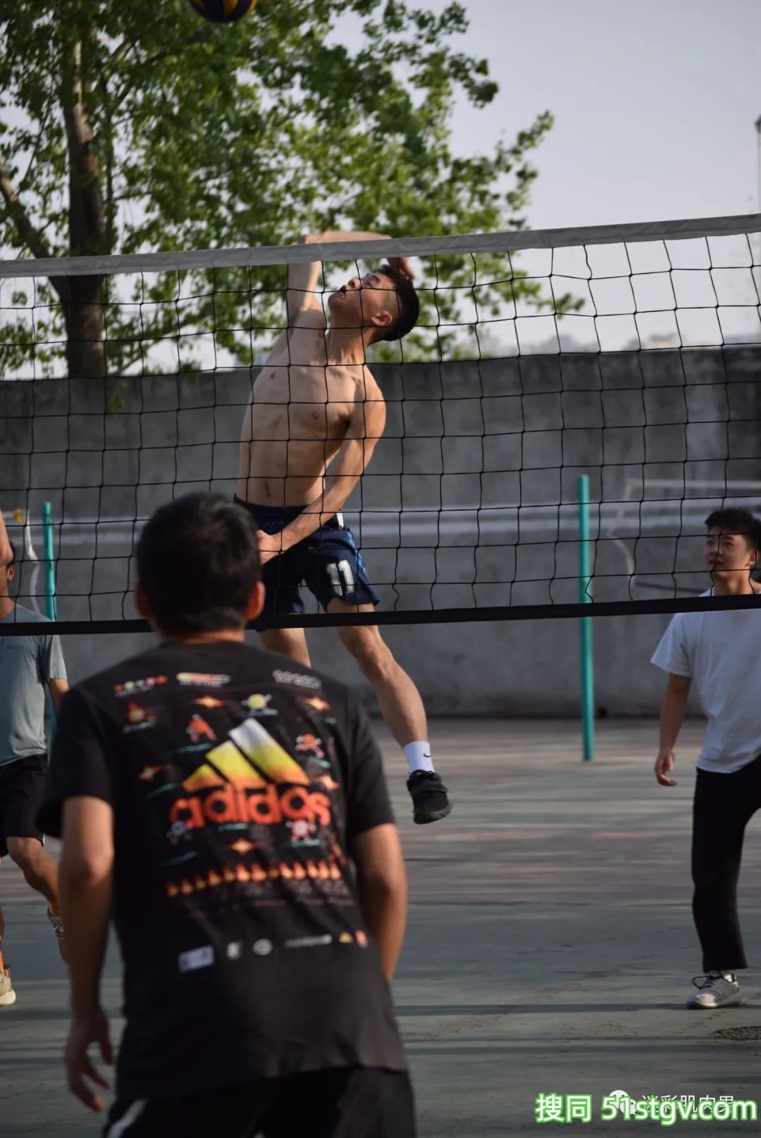 操场上打球扒衣服的体育生! - 51虹马 操场上打球扒衣服的体育生! - 51虹马