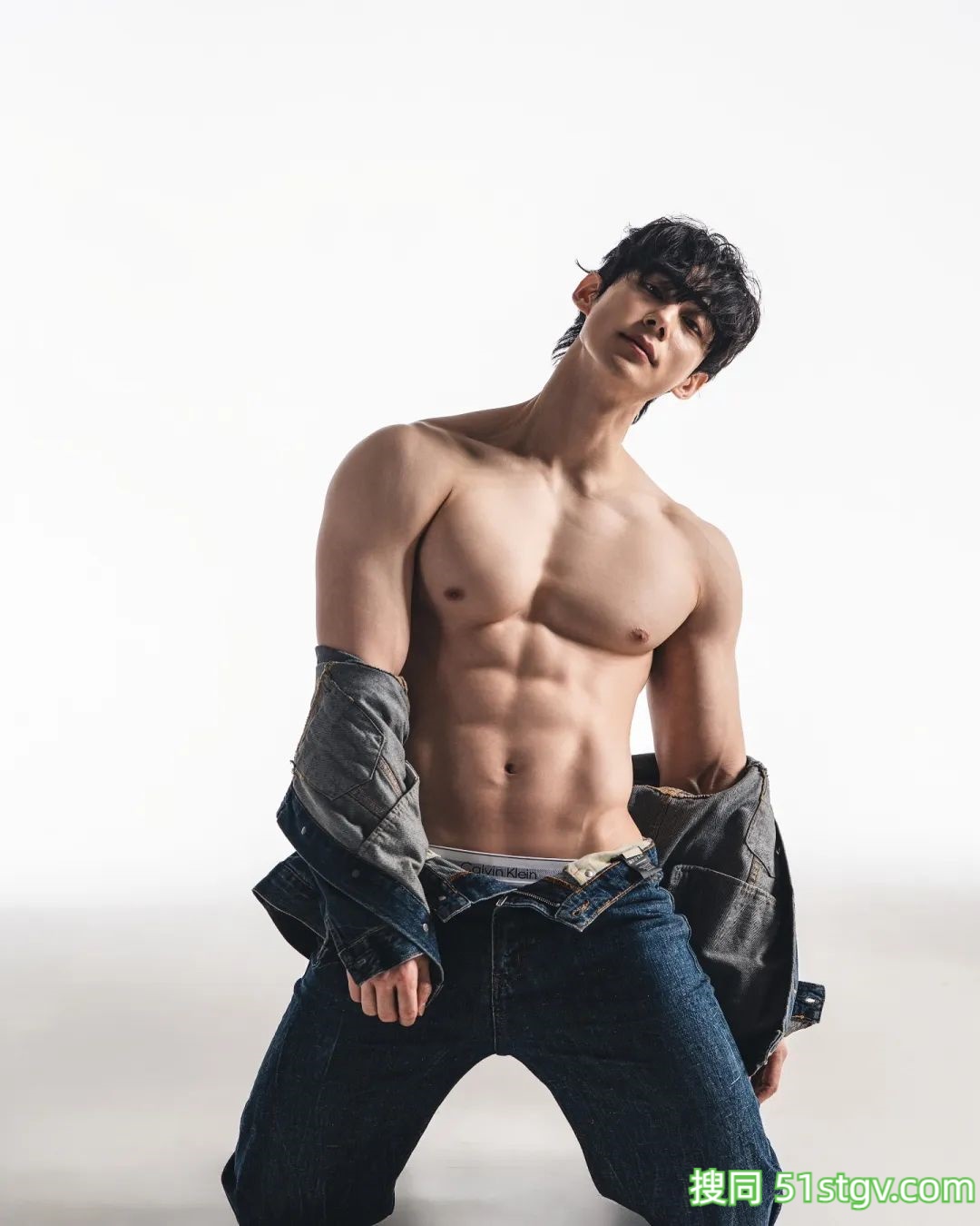 白嫩的肌肉男模，可狼可奶 - 51虹马