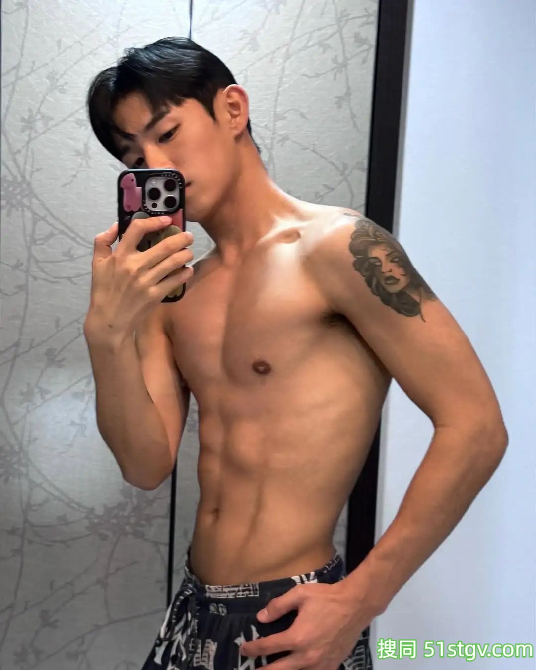 薄肌小奶狗，有点帅 - 51虹马