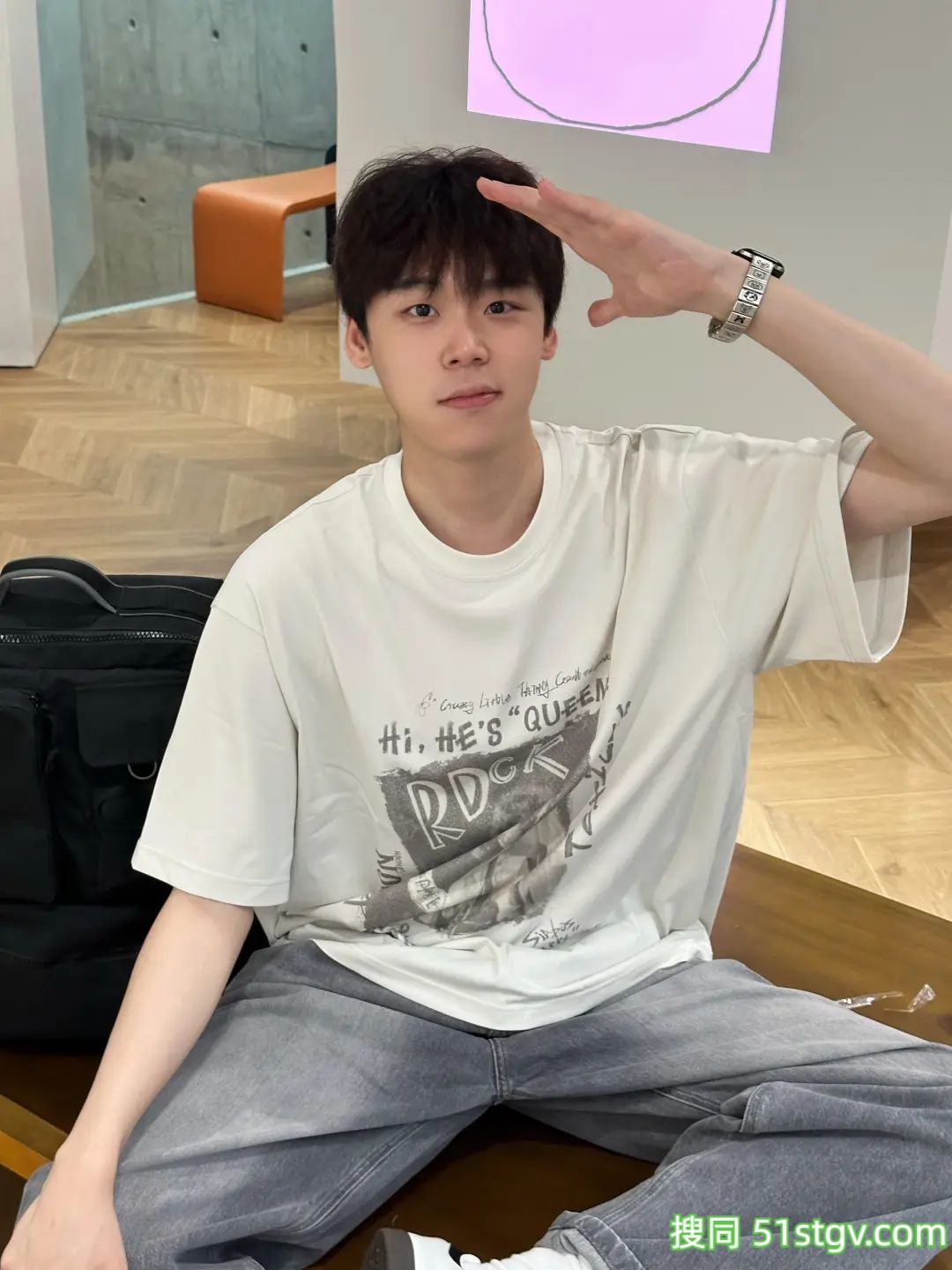 阳光帅气的男大学生 - 51虹马