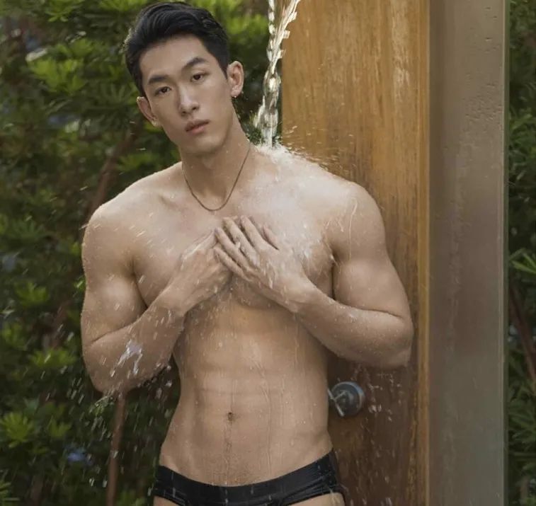 27岁巴黎海归男模,痞帅太平洋肩膀公狗腰,这大胸肌在温泉里泡着太撩人了 - 51虹马 27岁巴黎海归男模,痞帅太平洋肩膀公狗腰,这大胸肌在温泉里泡着太撩人了 - 51虹马