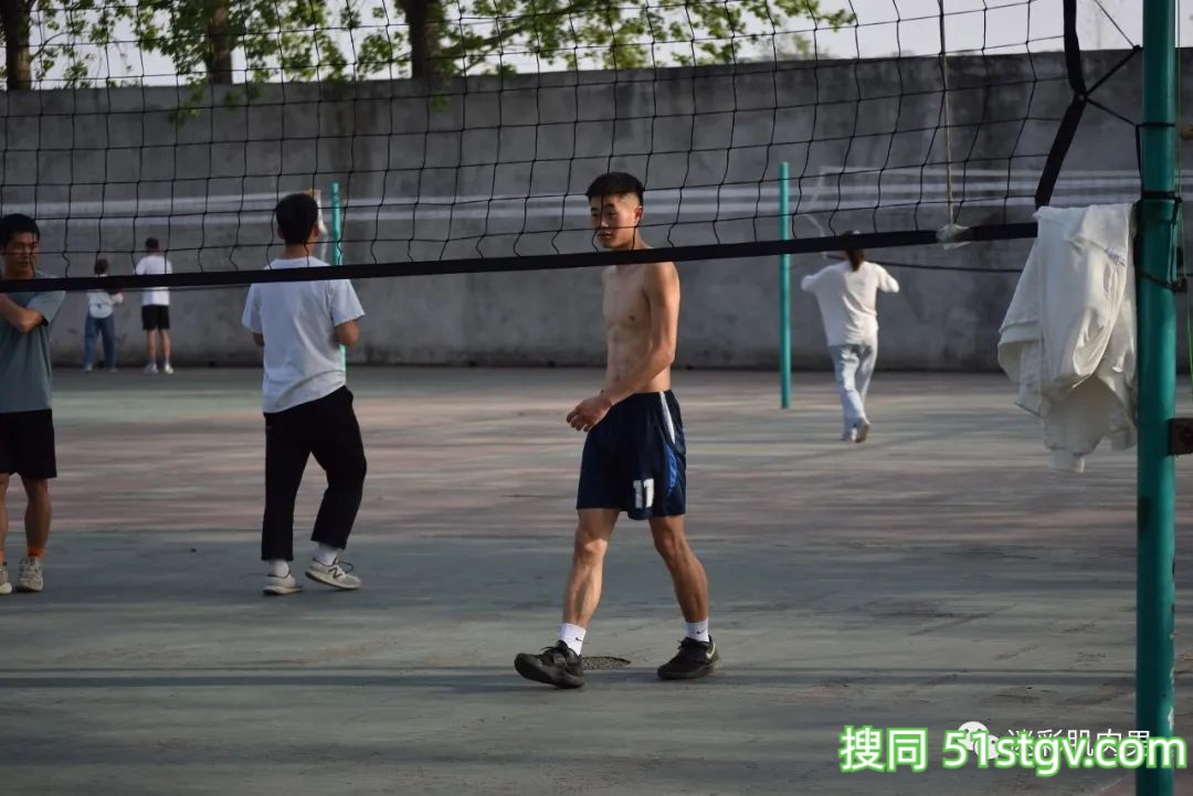 操场上打球扒衣服的体育生! - 51虹马 操场上打球扒衣服的体育生! - 51虹马