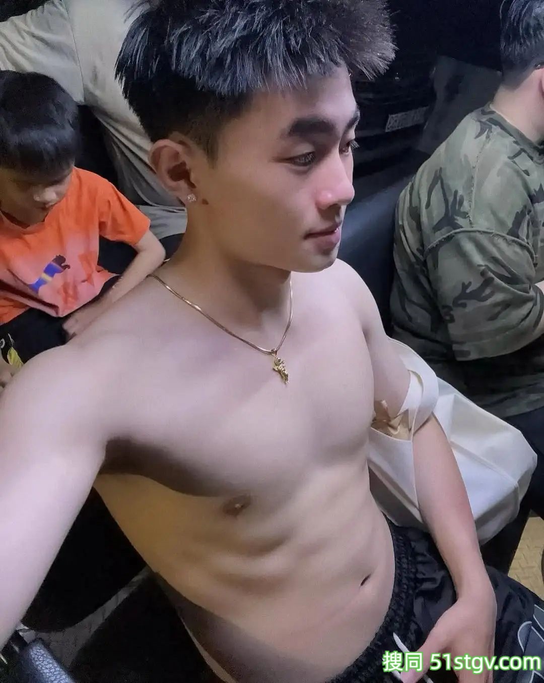 帅帅的男生，看着就好爽-51虹马