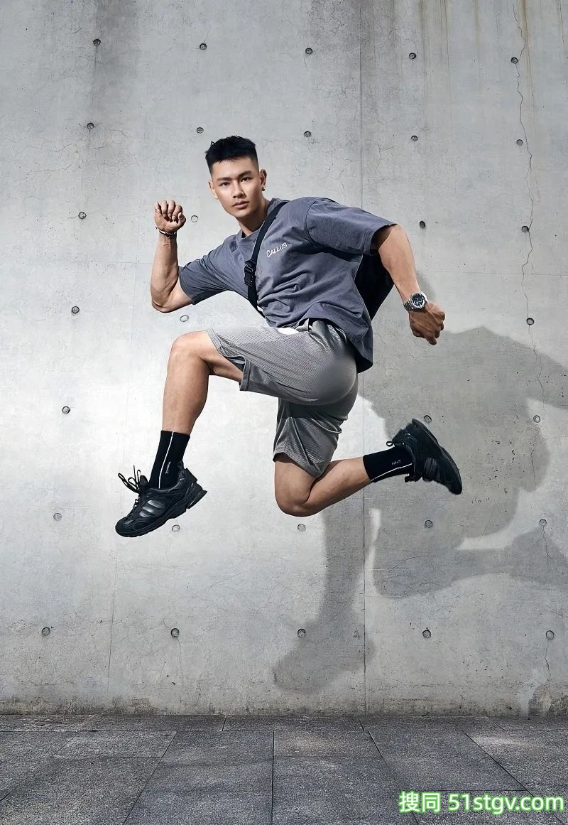 28岁湖南运动男模,这健壮肌肉线条和冷傲脸部棱角沉浸式还原东海龙王敖光 - 51虹马 28岁湖南运动男模,这健壮肌肉线条和冷傲脸部棱角沉浸式还原东海龙王敖光 - 51虹马