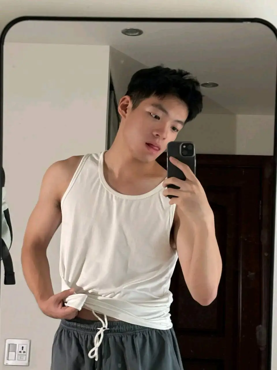 男大学生，三宣 - 51虹马