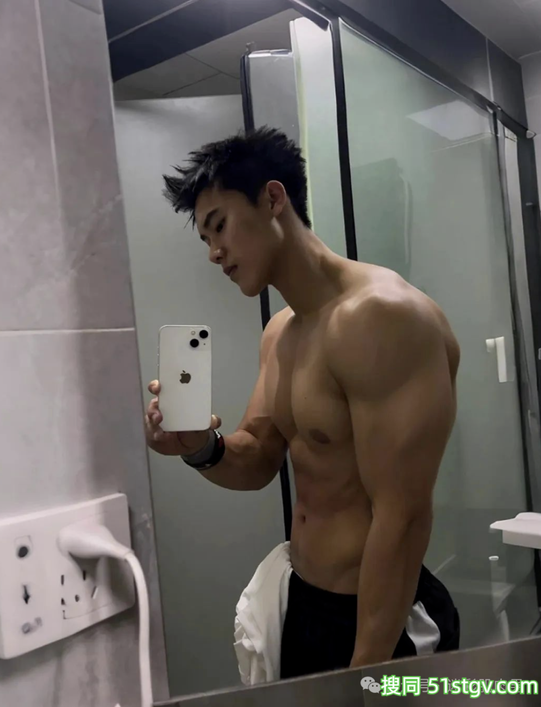 185CM黑皮男，05年的他长的太棒! - 51虹马