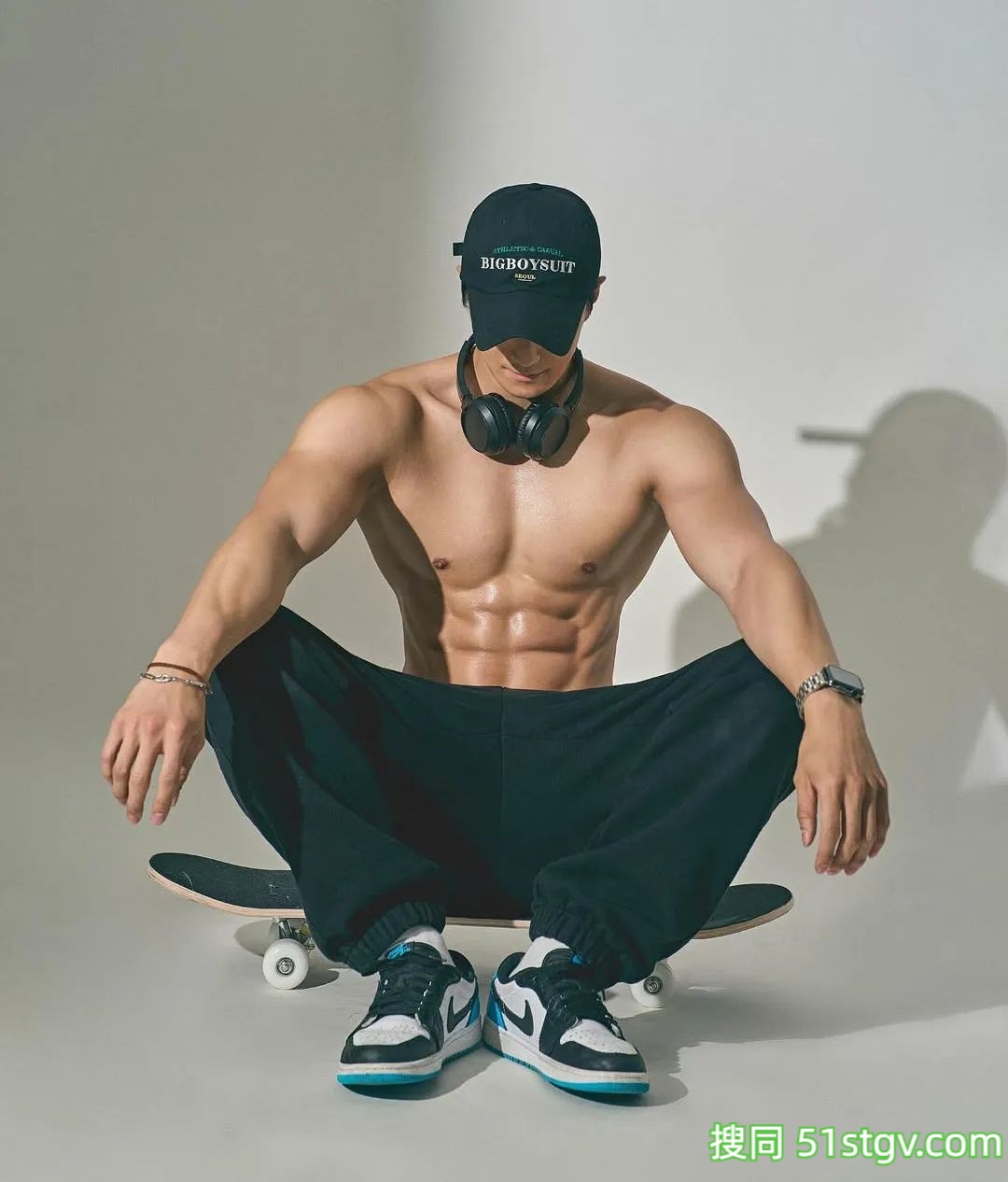 运动型男模，健壮结实 - 51虹马