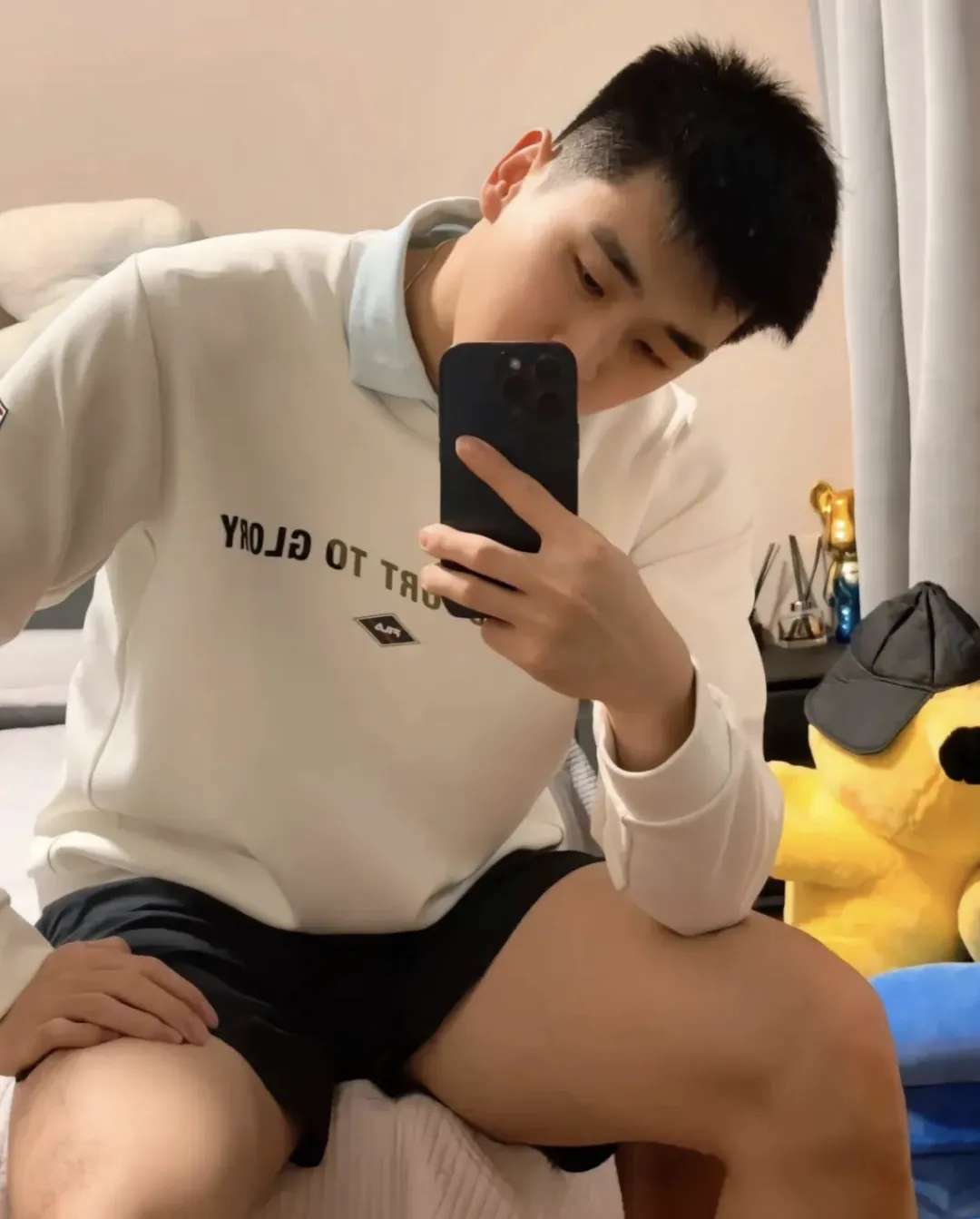 男空少运动裤穿的太短183CM的大长腿藏不住了! - 51虹马 男空少运动裤穿的太短183CM的大长腿藏不住了! - 51虹马