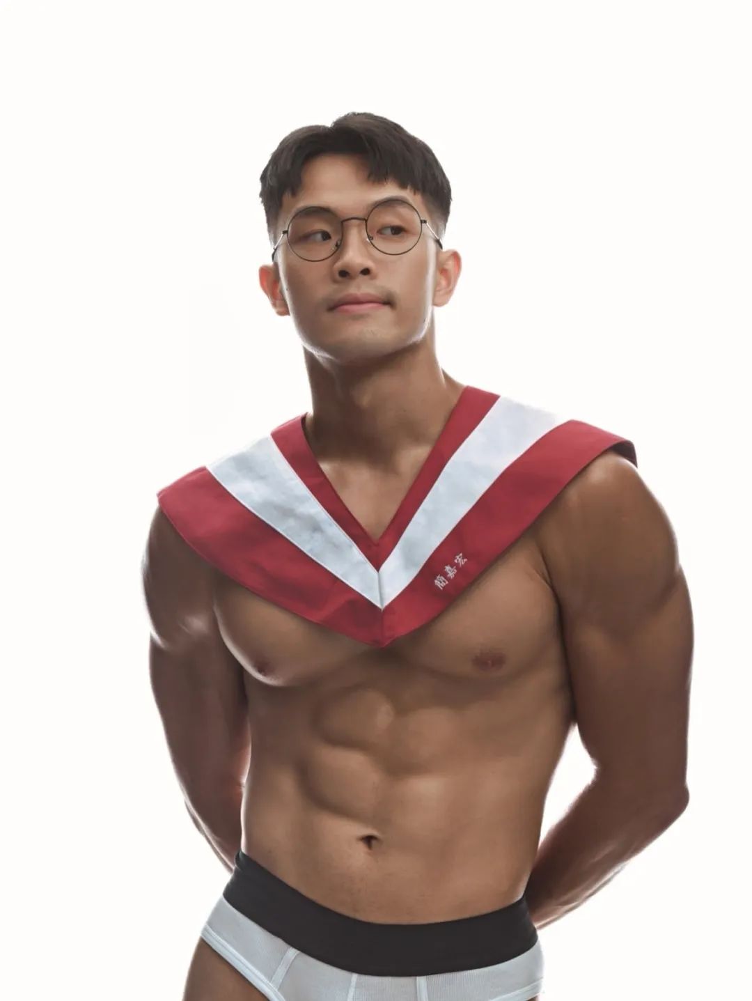 22岁台湾健身模特，炸裂南瓜肩拉丝胸大肌，这肉体谁扛得住？ - 51虹马