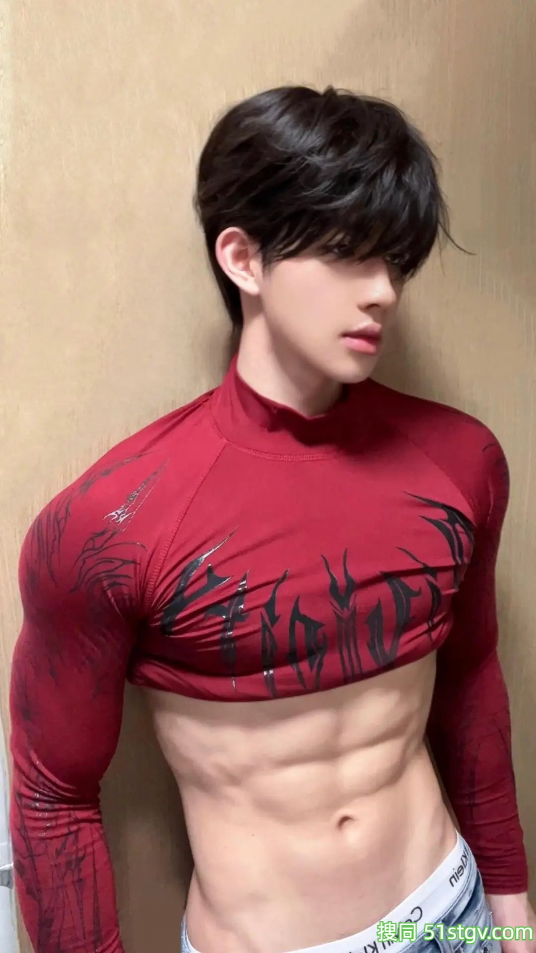 小奶狗的脸，大狼狗的身材，宽肩窄腰 - 51虹马