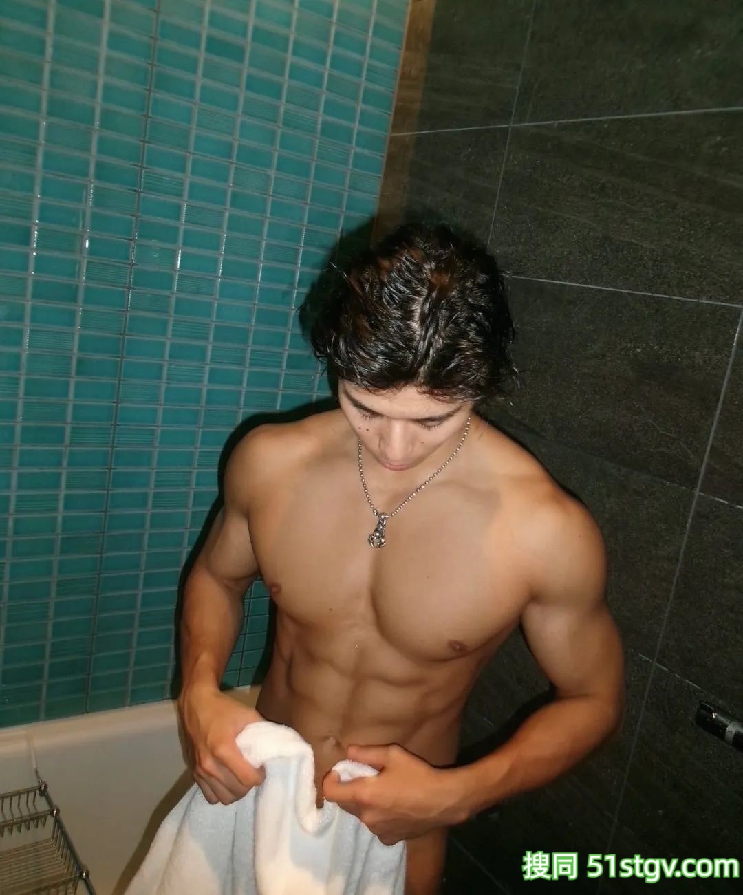 23岁日本健身网红,黝黑肩膀胸肌,这大胸肌泡水时能撩到人心里 - 51虹马 23岁日本健身网红,黝黑肩膀胸肌,这大胸肌泡水时能撩到人心里 - 51虹马