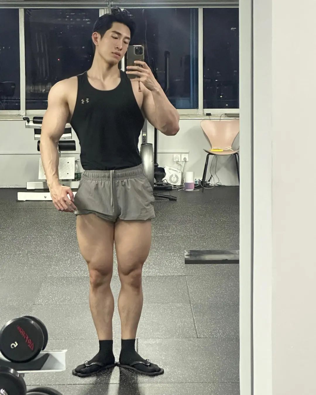 27岁巴黎海归男模,痞帅太平洋肩膀公狗腰,这大胸肌在温泉里泡着太撩人了 - 51虹马 27岁巴黎海归男模,痞帅太平洋肩膀公狗腰,这大胸肌在温泉里泡着太撩人了 - 51虹马