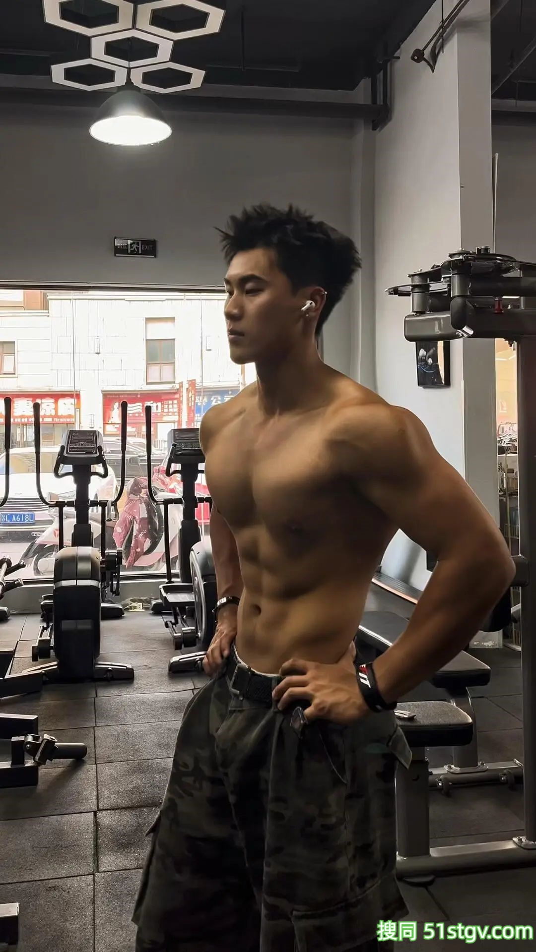 黑皮体育生，力量感爆棚 - 51虹马