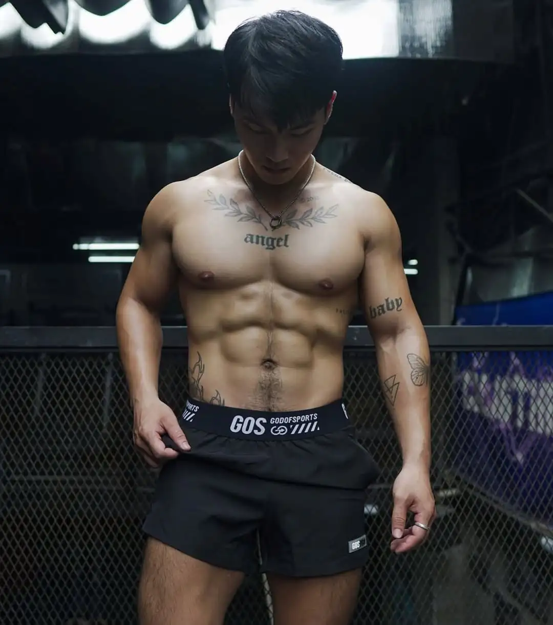 黑皮肌肉，健身教练 - 51虹马