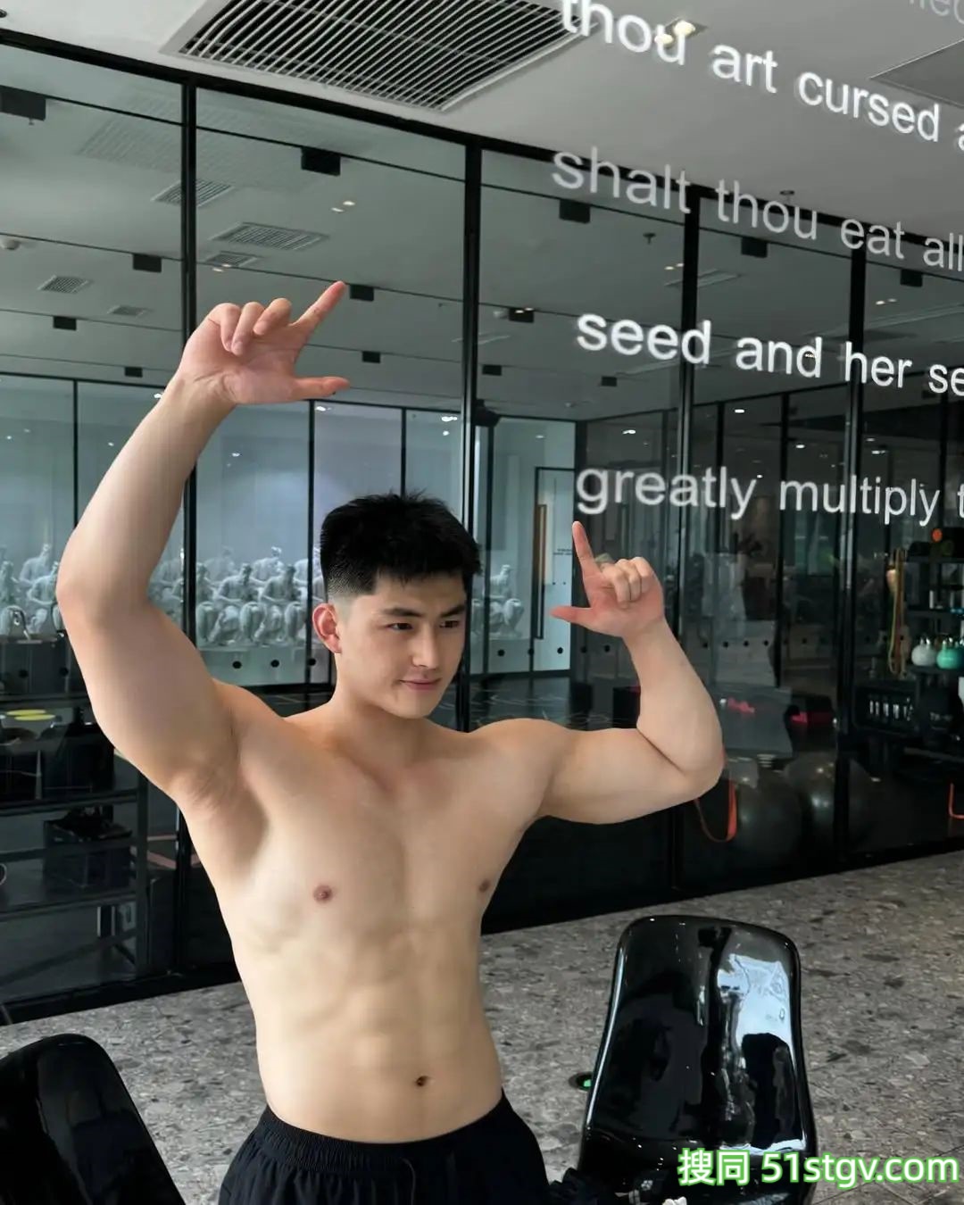 好粗好壮实，运动健身的小哥哥 - 51虹马