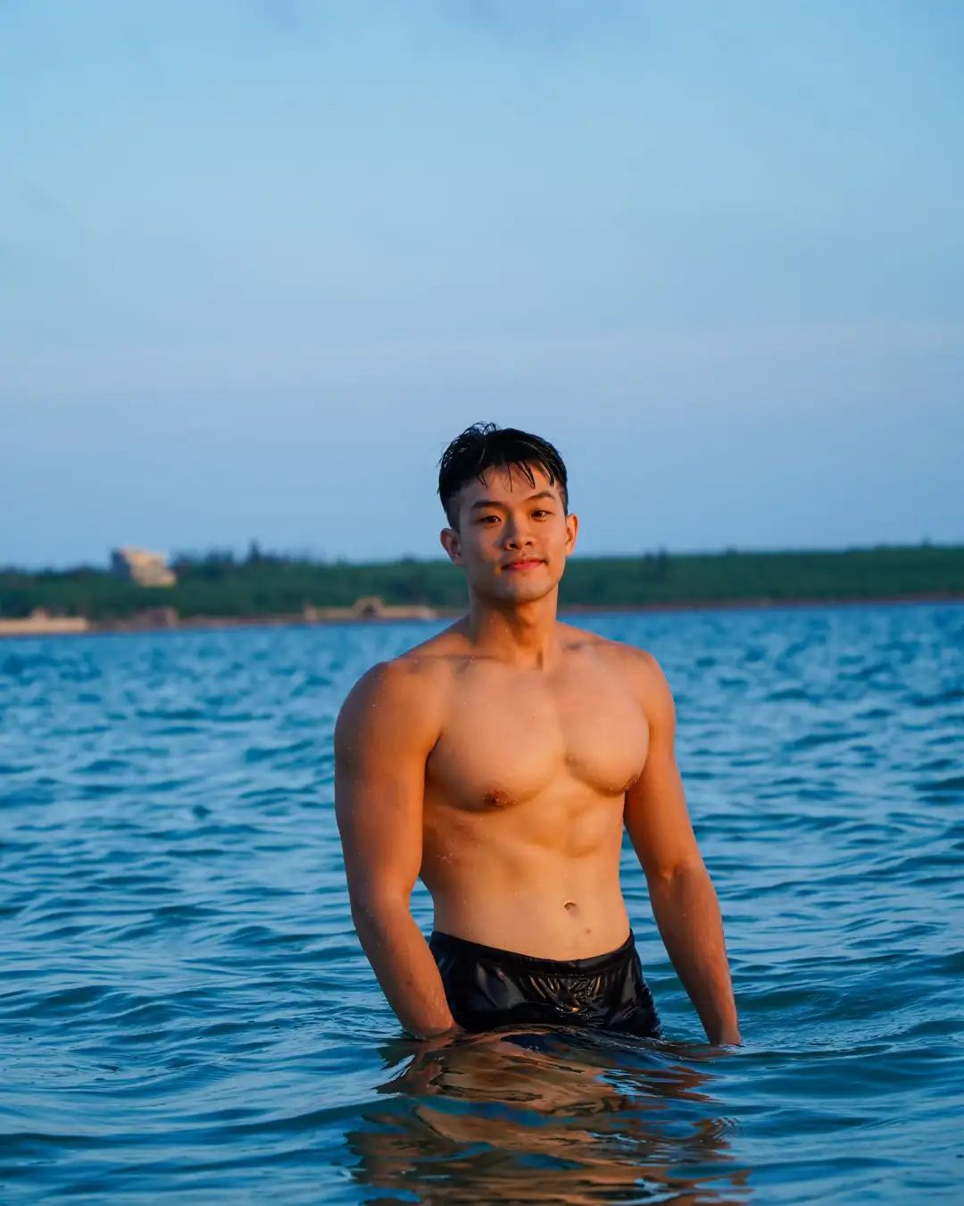 22岁台湾健身模特，炸裂南瓜肩拉丝胸大肌，这肉体谁扛得住？ - 51虹马