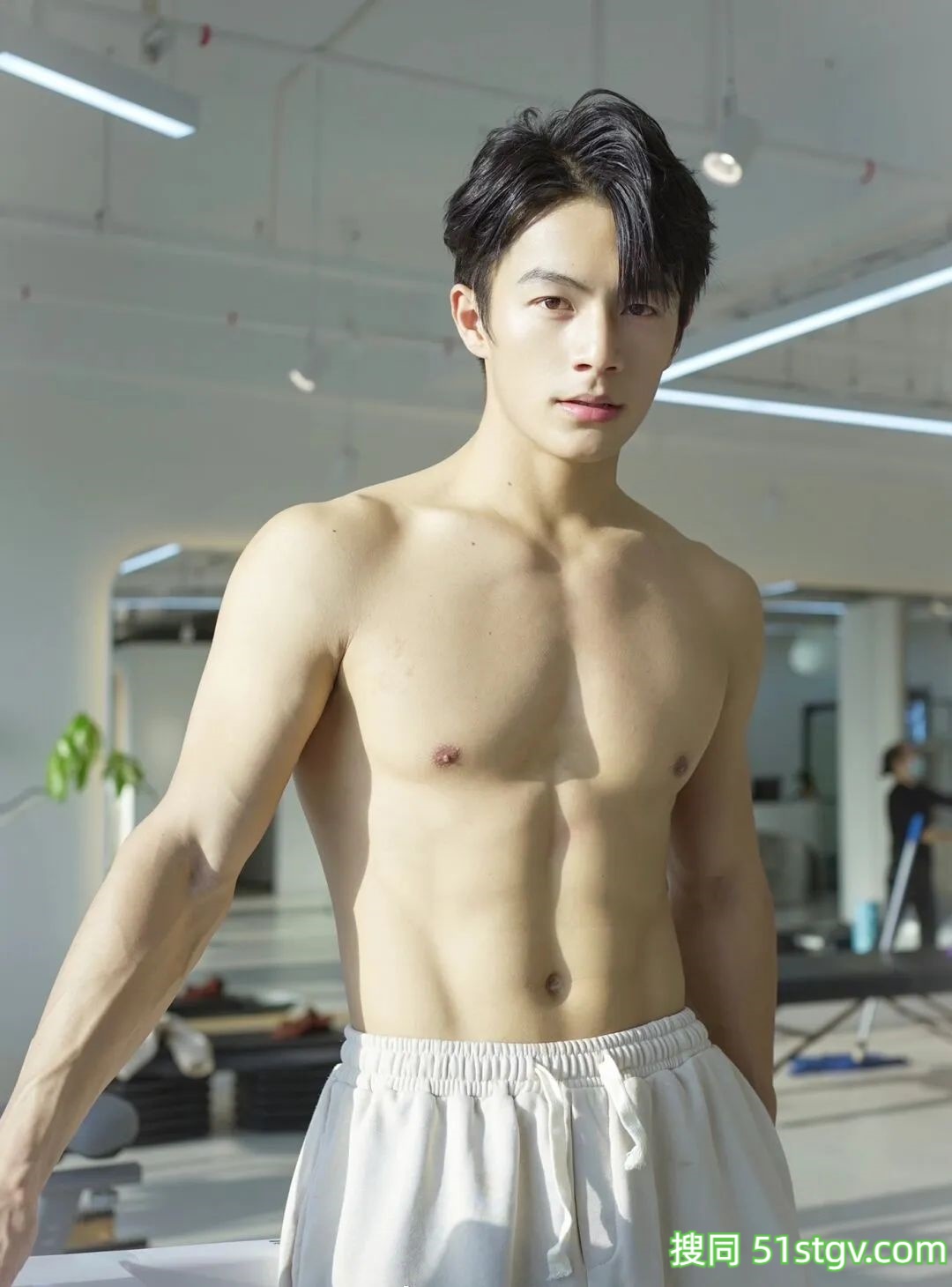 32岁山东鲜嫩帅哥，性感腹肌子弹肌，宽肩窄腰嘎嘎猛，又纯又欲惹人爱 - 51虹马