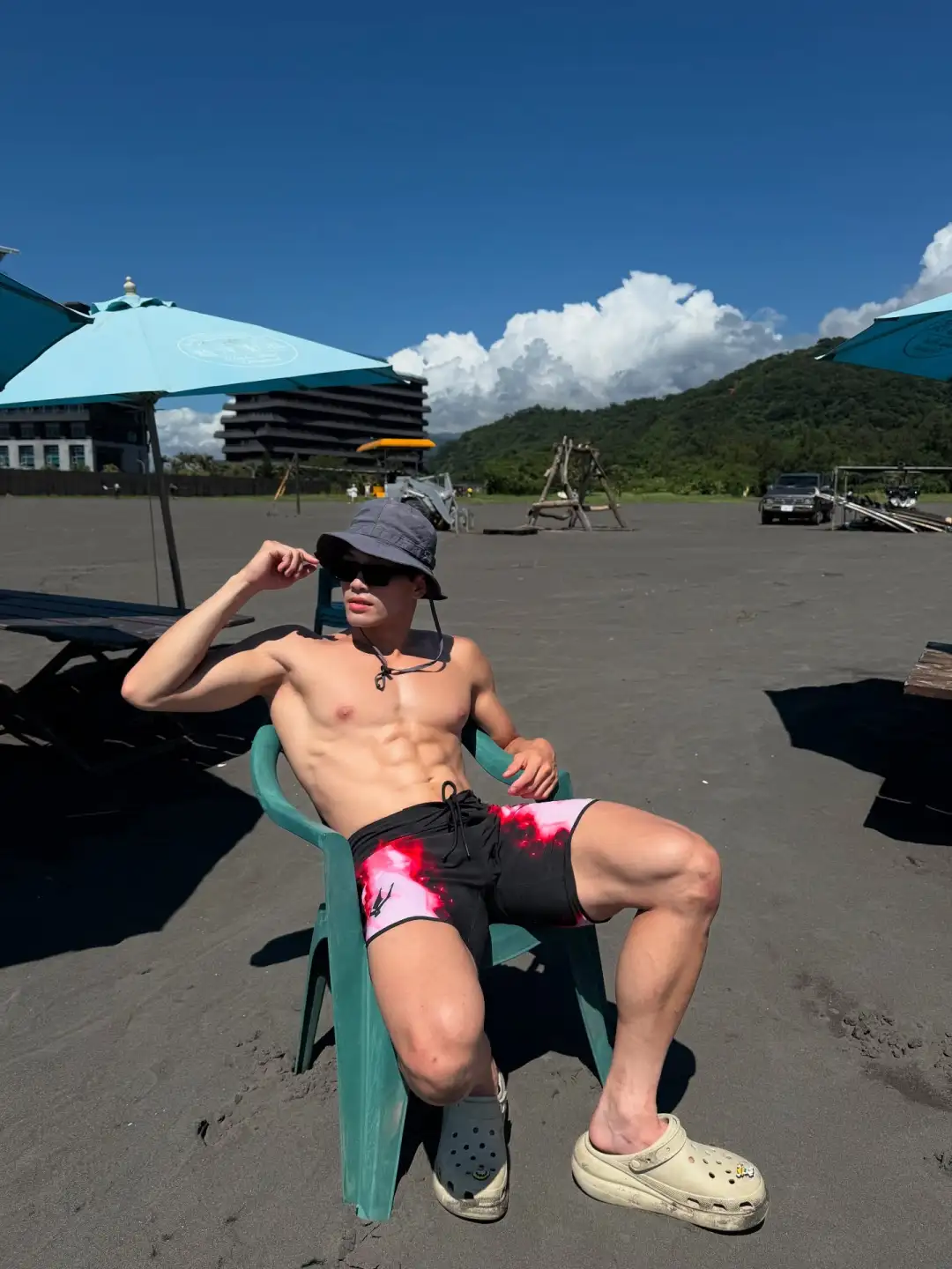 22岁台湾健身模特，炸裂南瓜肩拉丝胸大肌，这肉体谁扛得住？ - 51虹马