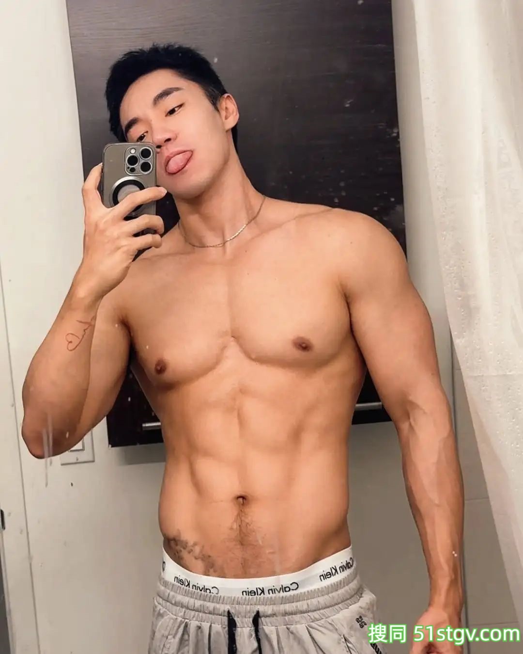 筋肉男，力量感爆棚 - 51虹马