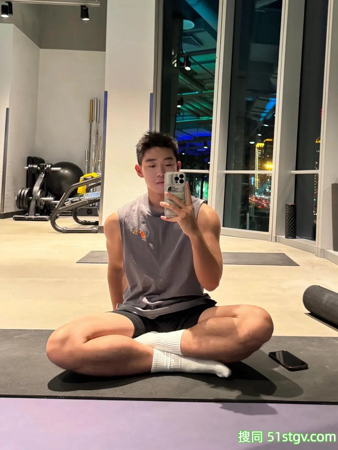 耐看的小哥哥，身材好 - 51虹马