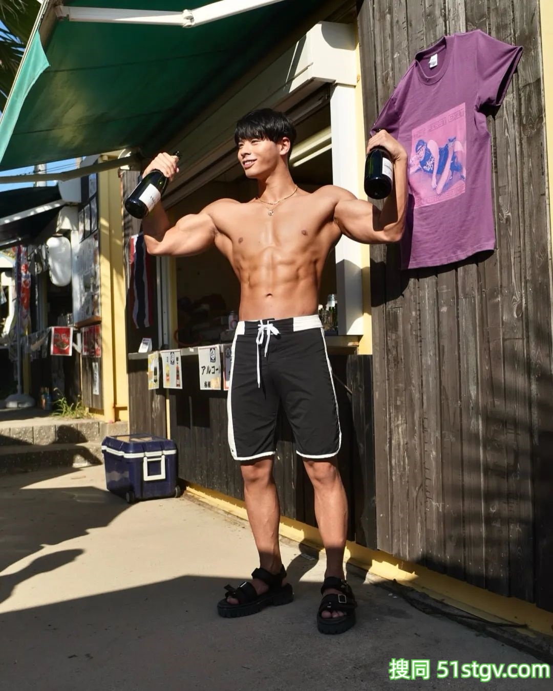 23岁日本健身网红,黝黑肩膀胸肌,这大胸肌泡水时能撩到人心里 - 51虹马 23岁日本健身网红,黝黑肩膀胸肌,这大胸肌泡水时能撩到人心里 - 51虹马