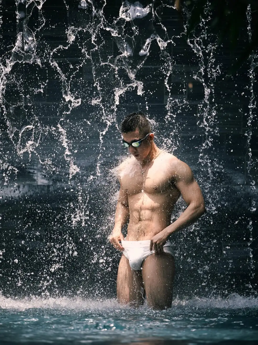 谁家老公，腹肌身材这么帅 - 51虹马