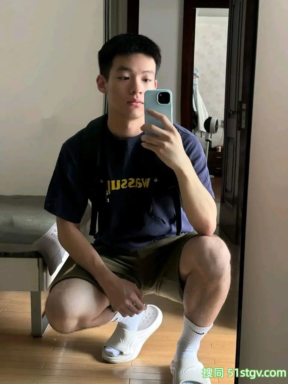 男大学生，三宣 - 51虹马