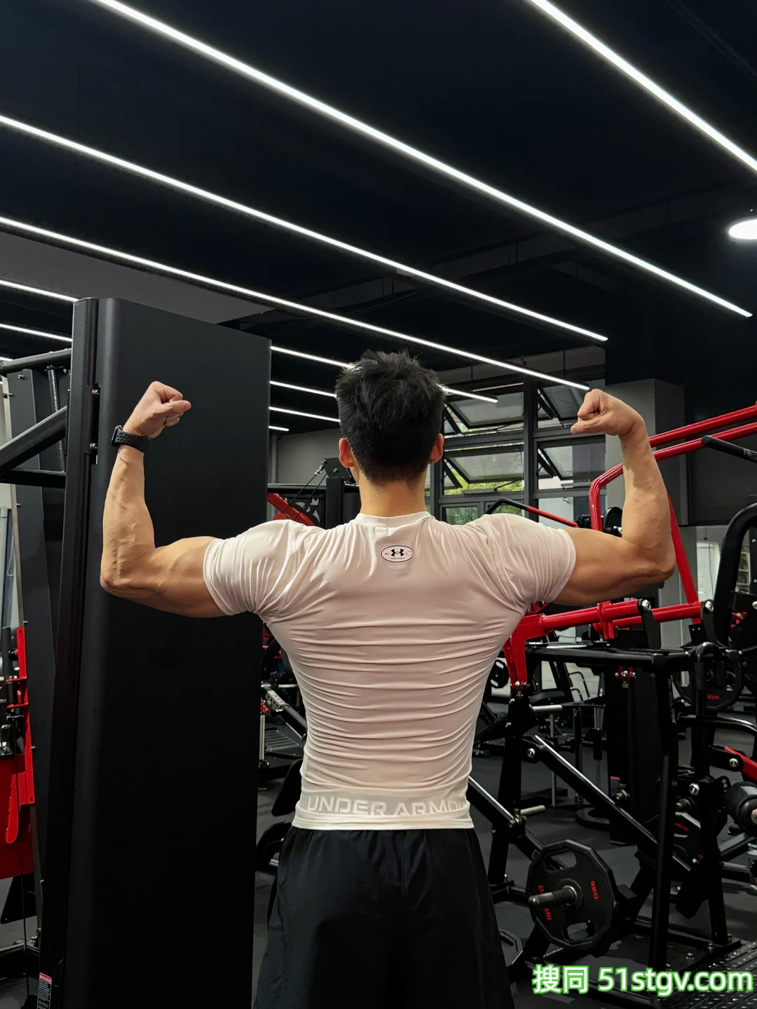 26岁浙江健身小哥,嘎嘣脆黑皮八块腹肌,这青筋暴起手臂结实背阔肌够Man吧 - 51虹马 26岁浙江健身小哥,嘎嘣脆黑皮八块腹肌,这青筋暴起手臂结实背阔肌够Man吧 - 51虹马