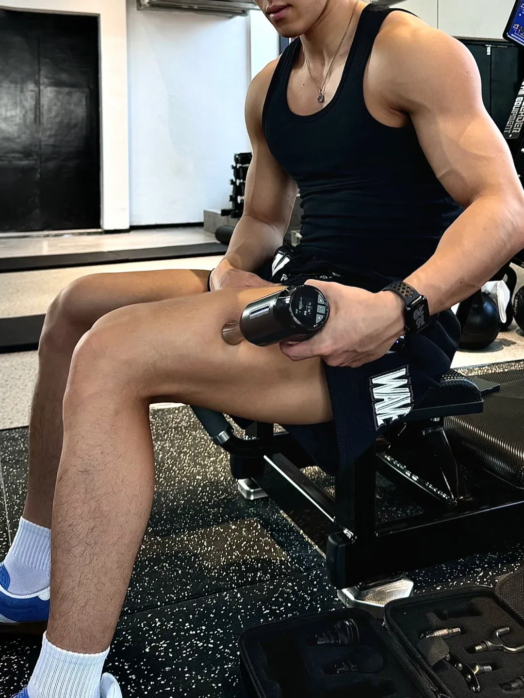 26岁浙江健身小哥,嘎嘣脆黑皮八块腹肌,这青筋暴起手臂结实背阔肌够Man吧 - 51虹马 26岁浙江健身小哥,嘎嘣脆黑皮八块腹肌,这青筋暴起手臂结实背阔肌够Man吧 - 51虹马