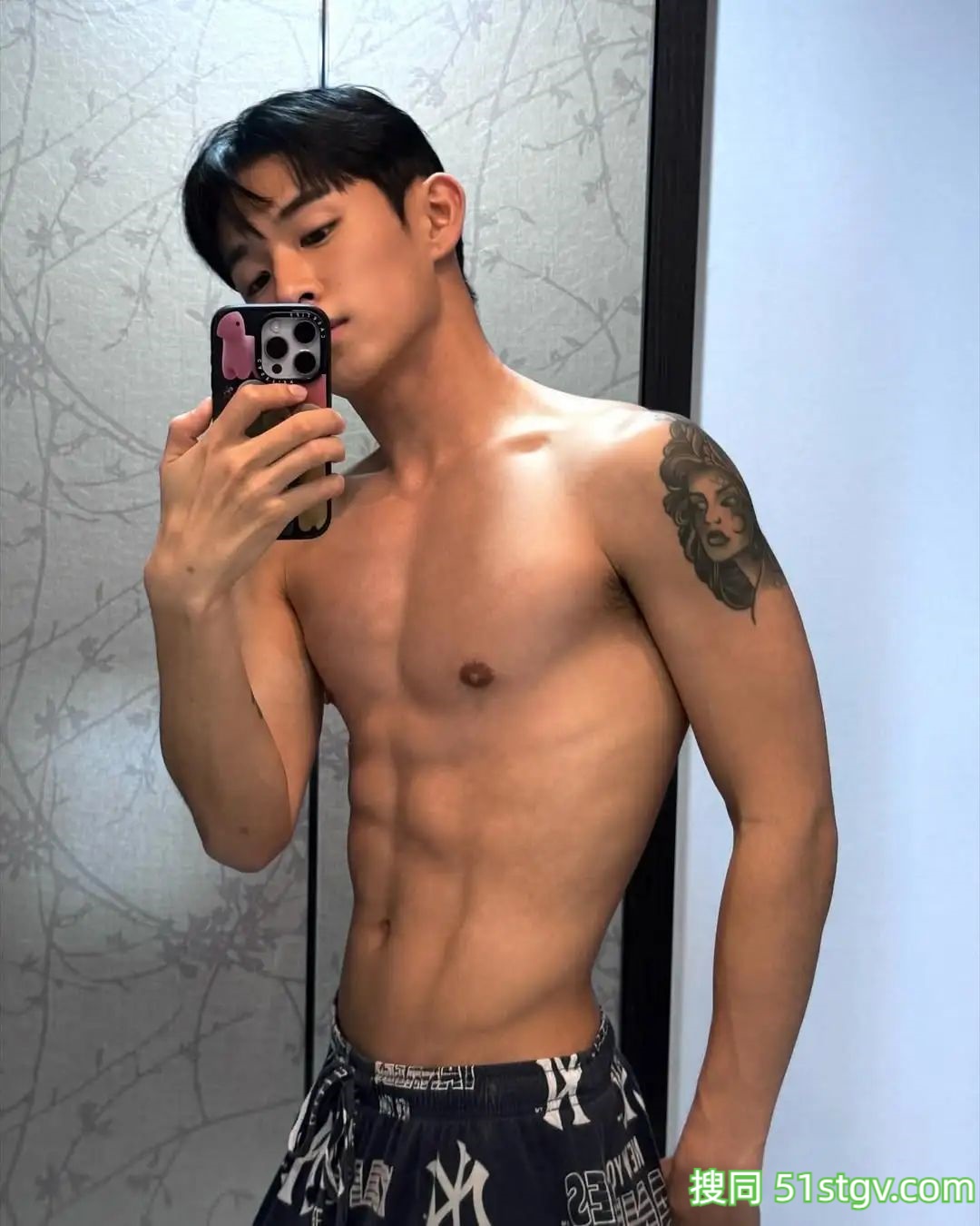 薄肌小奶狗，有点帅 - 51虹马