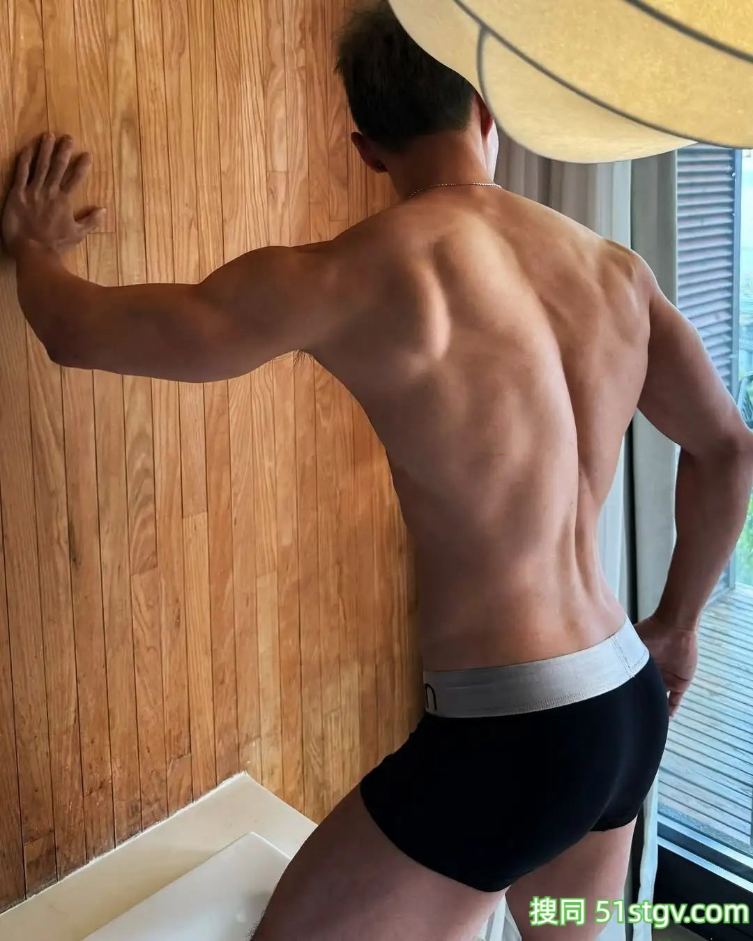 筋肉男，力量感爆棚 - 51虹马