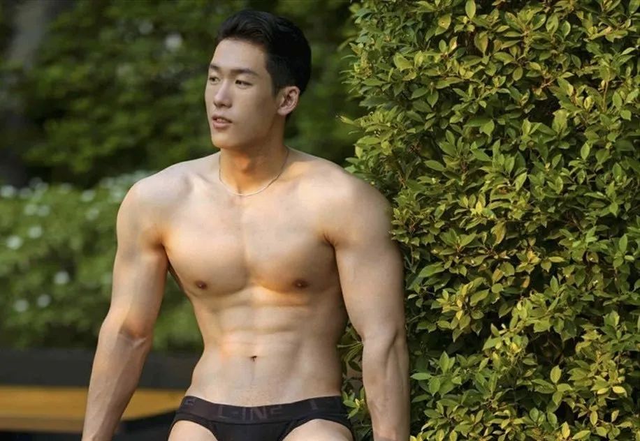 27岁巴黎海归男模,痞帅太平洋肩膀公狗腰,这大胸肌在温泉里泡着太撩人了 - 51虹马 27岁巴黎海归男模,痞帅太平洋肩膀公狗腰,这大胸肌在温泉里泡着太撩人了 - 51虹马