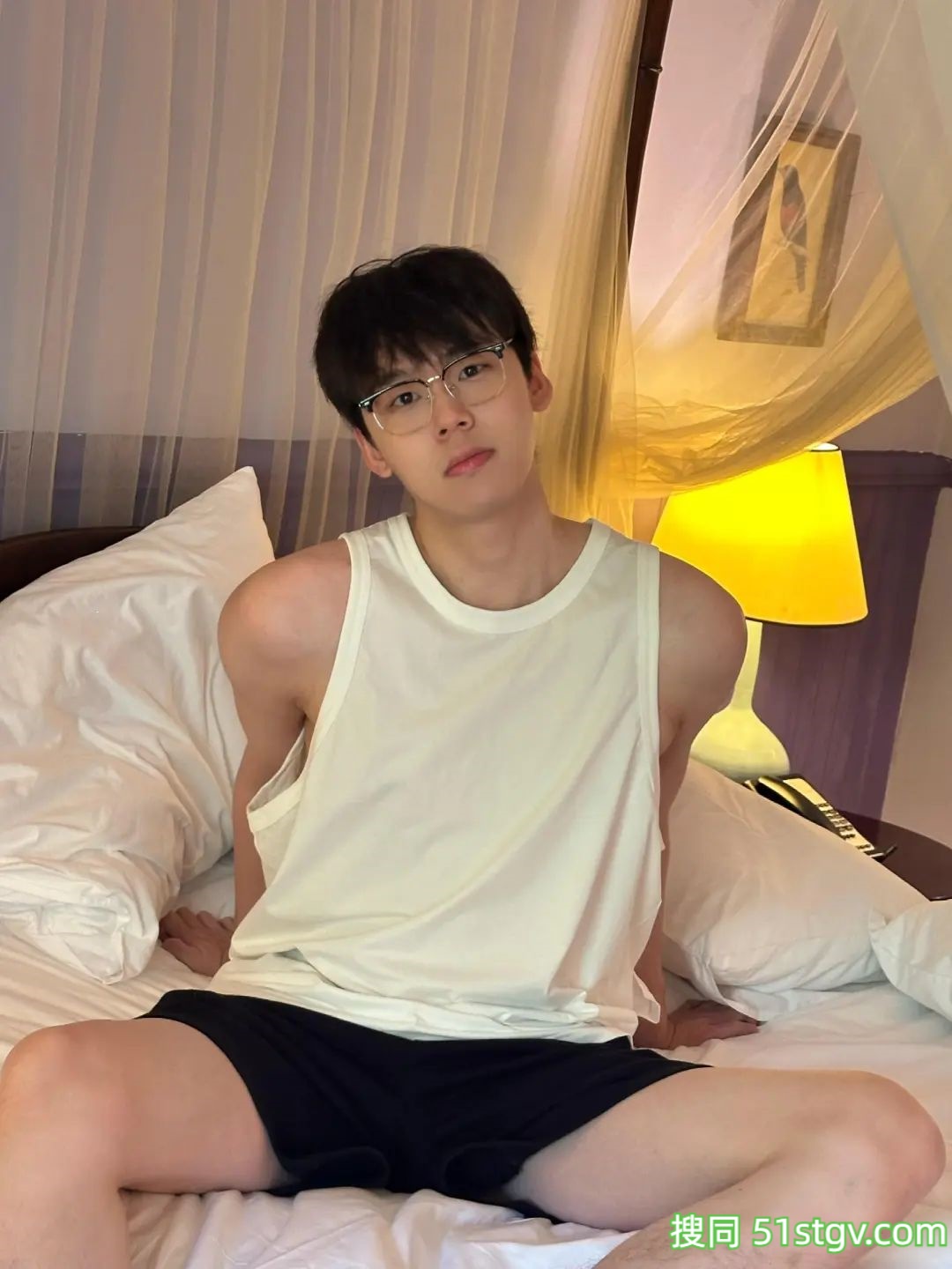 阳光帅气的男大学生 - 51虹马