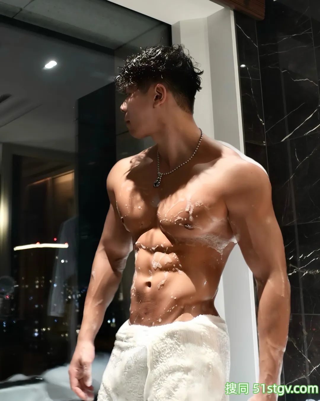 23岁日本健身网红,黝黑肩膀胸肌,这大胸肌泡水时能撩到人心里 - 51虹马 23岁日本健身网红,黝黑肩膀胸肌,这大胸肌泡水时能撩到人心里 - 51虹马