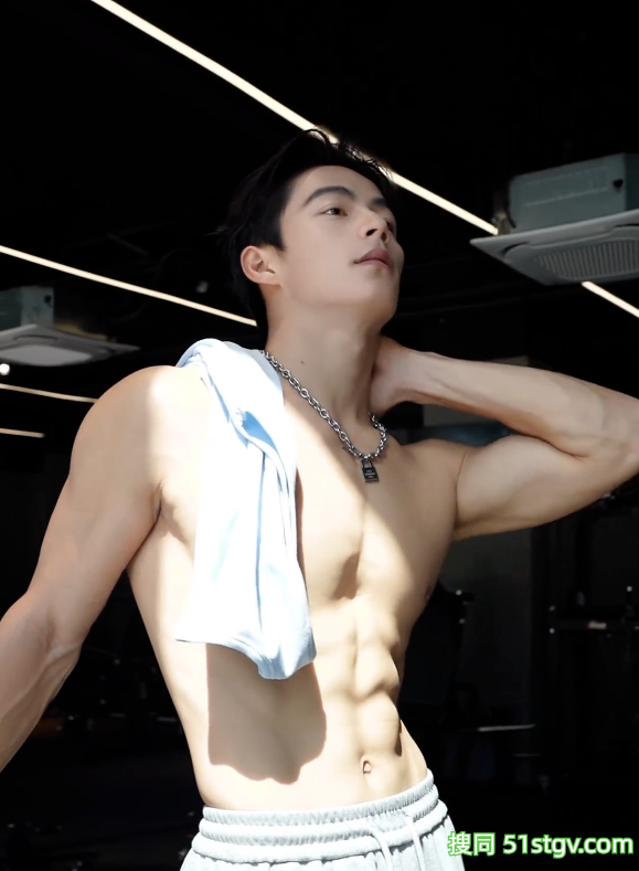 32岁山东鲜嫩帅哥，性感腹肌子弹肌，宽肩窄腰嘎嘎猛，又纯又欲惹人爱 - 51虹马