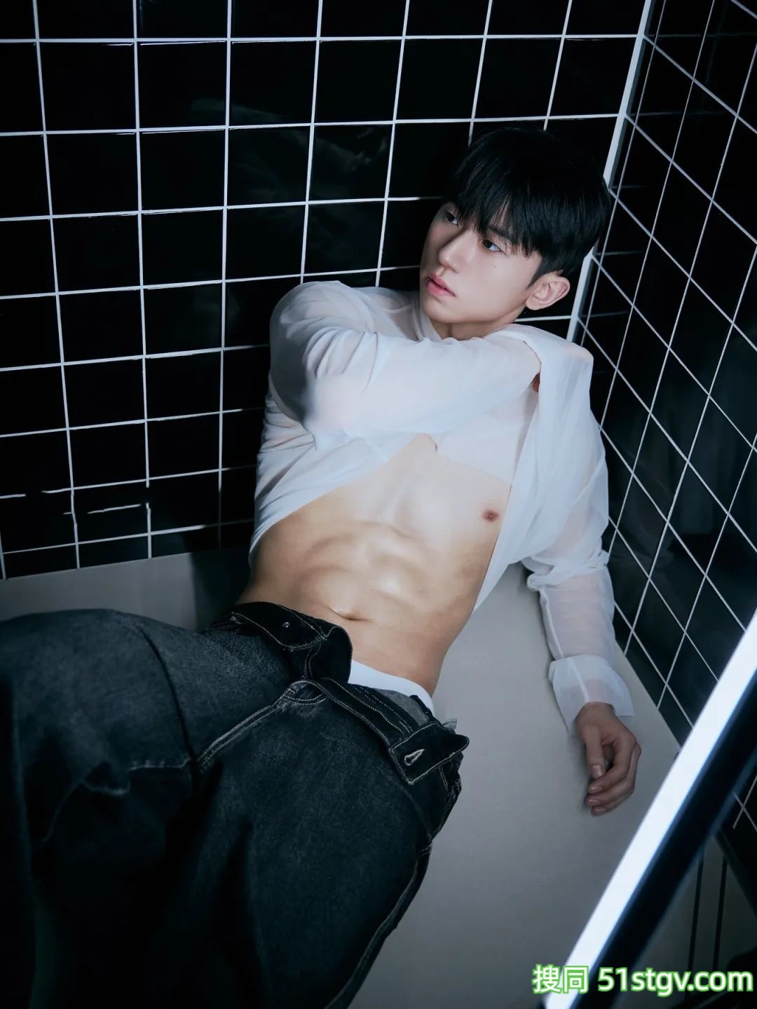 奶香奶香的男模,腹肌身材超好看-51虹马