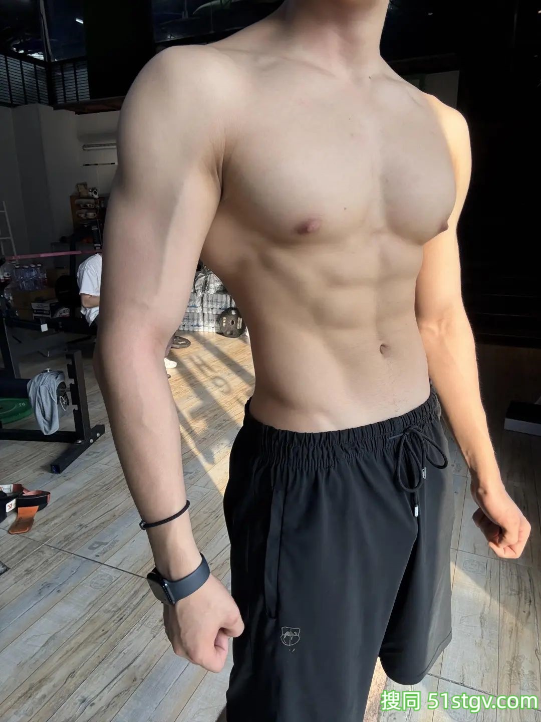 越练越大，好看的腹肌身材 - 51虹马