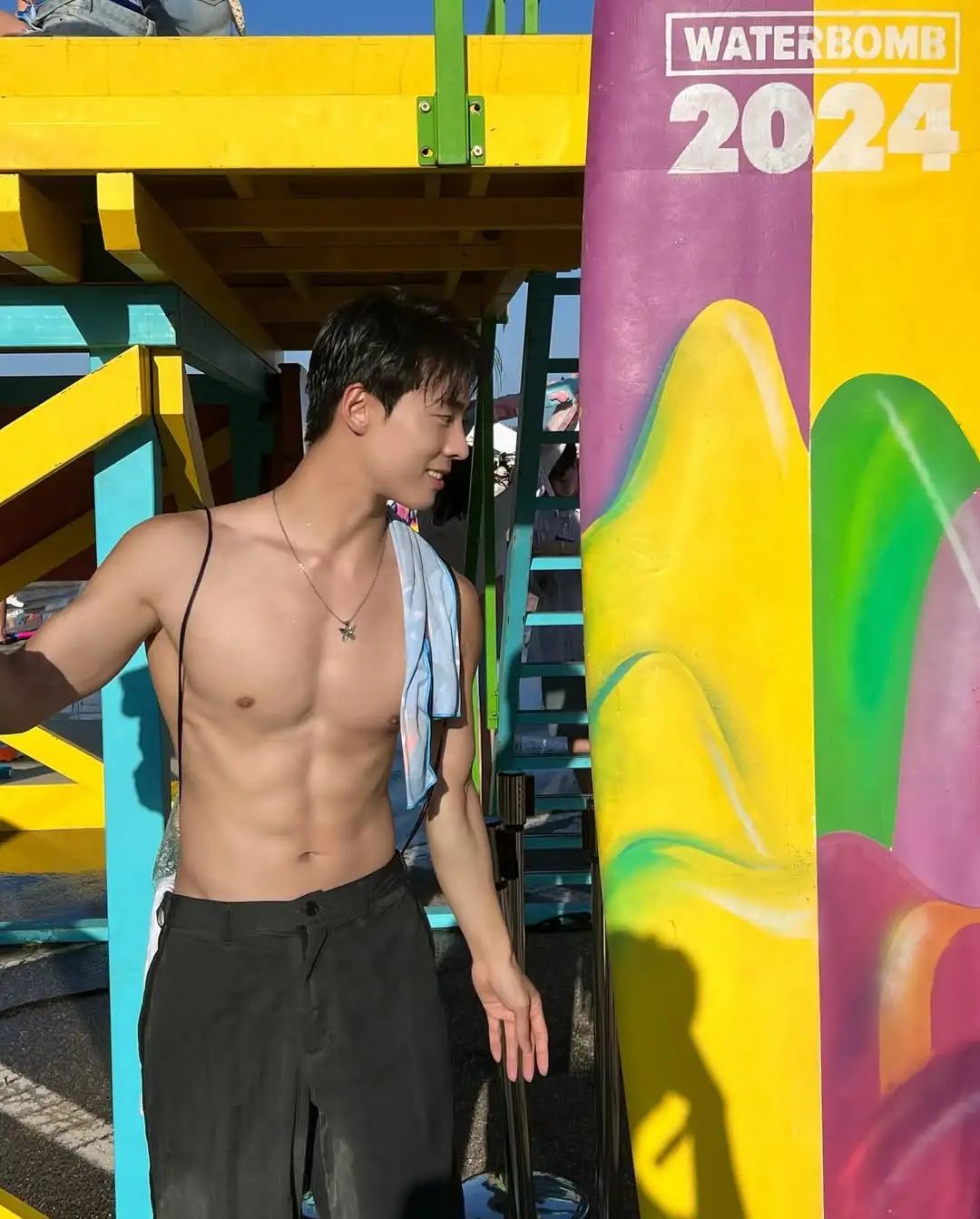 不是很帅，但身材很好的小哥哥 - 51虹马